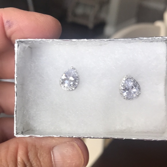 Vintage pear shape cz sterling silver earrings like new - Picture 9 of 9
